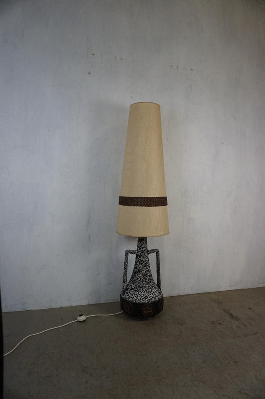 Stylische Stehlampe mit Fat Lava Keramik Sockel