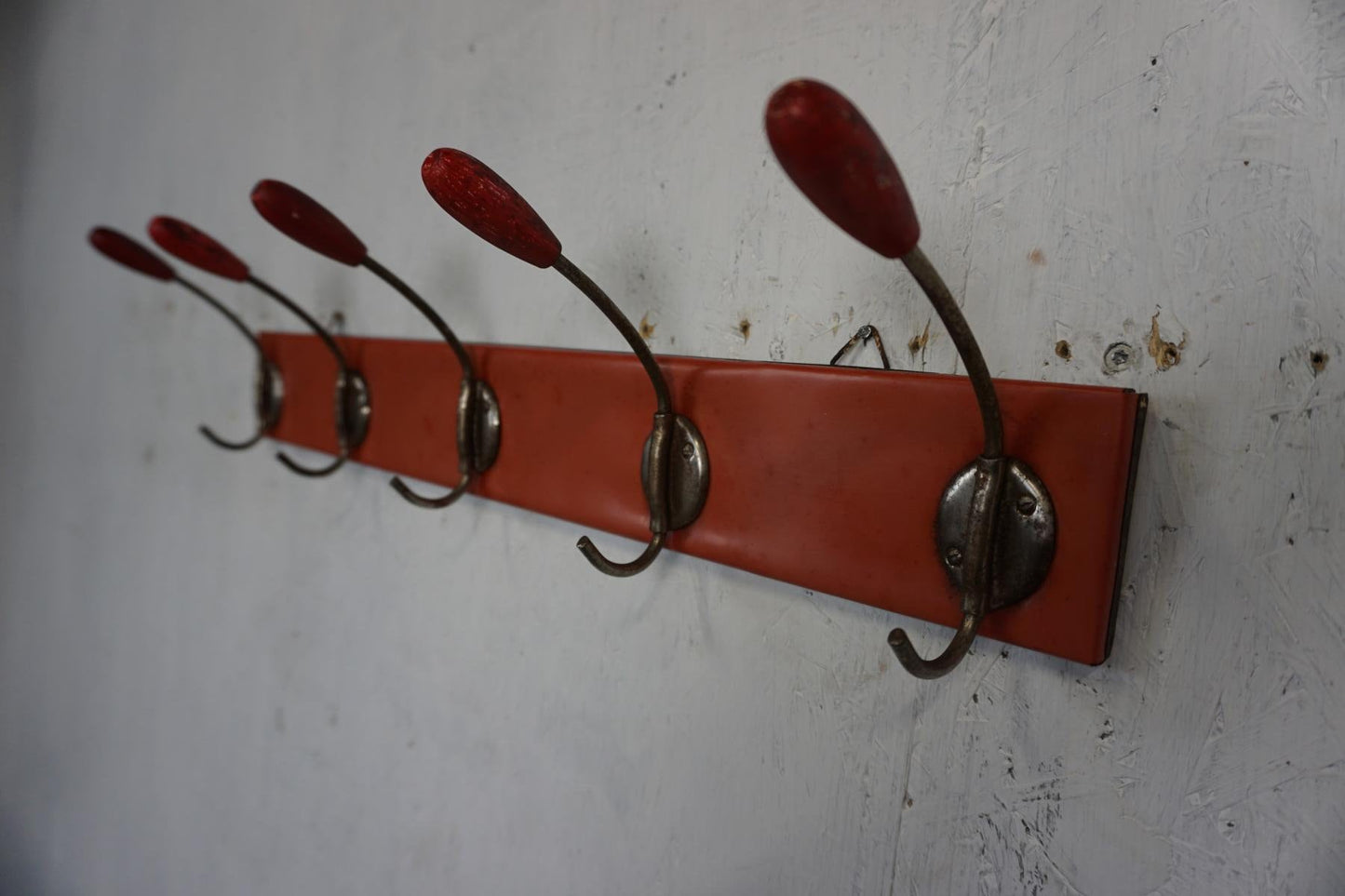 Tolle Hakenleiste oder Garderobe im Shabby Look aus den 50er Jahren