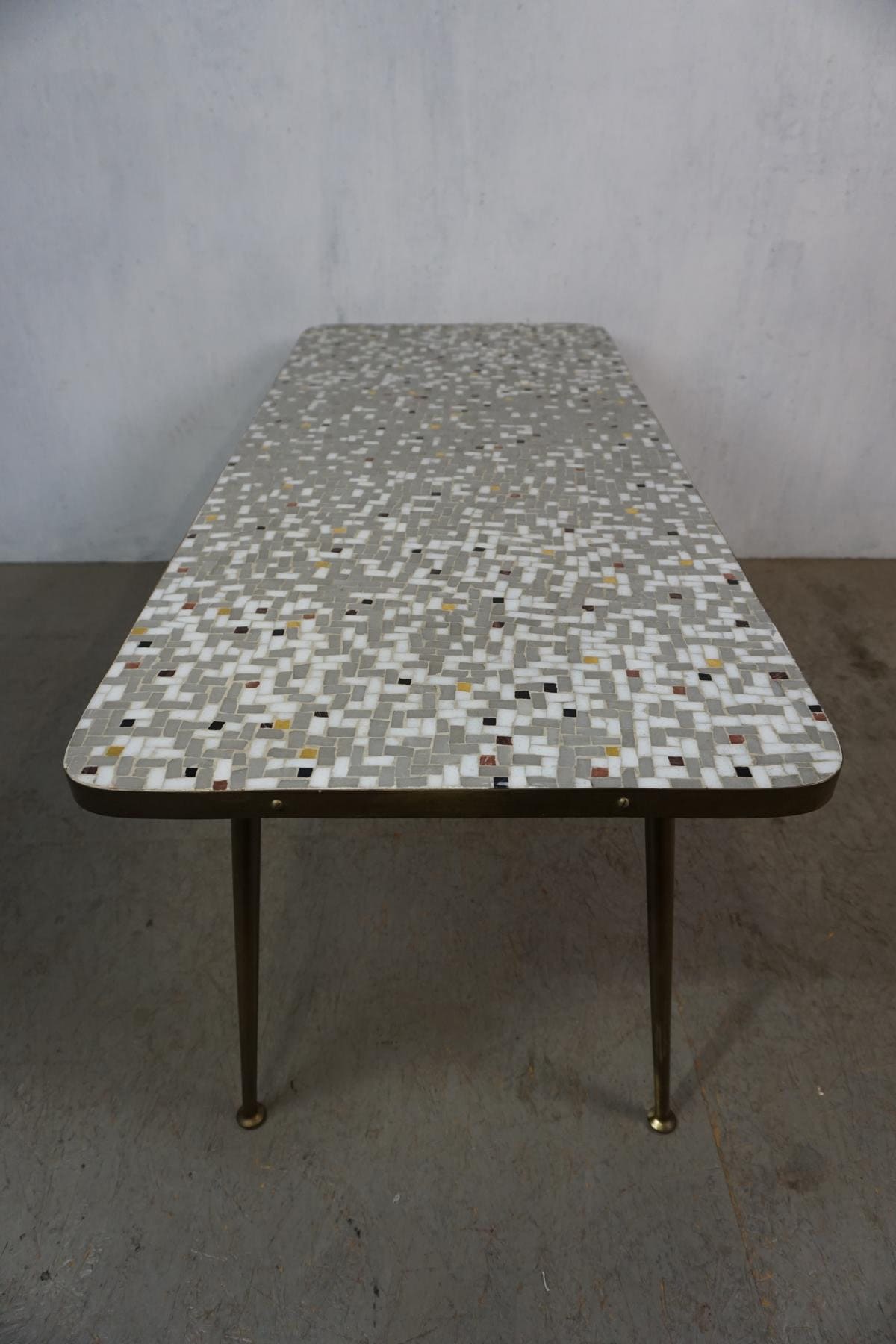 Schöner Tisch mit Mosaikplatte aus den 50er Jahren