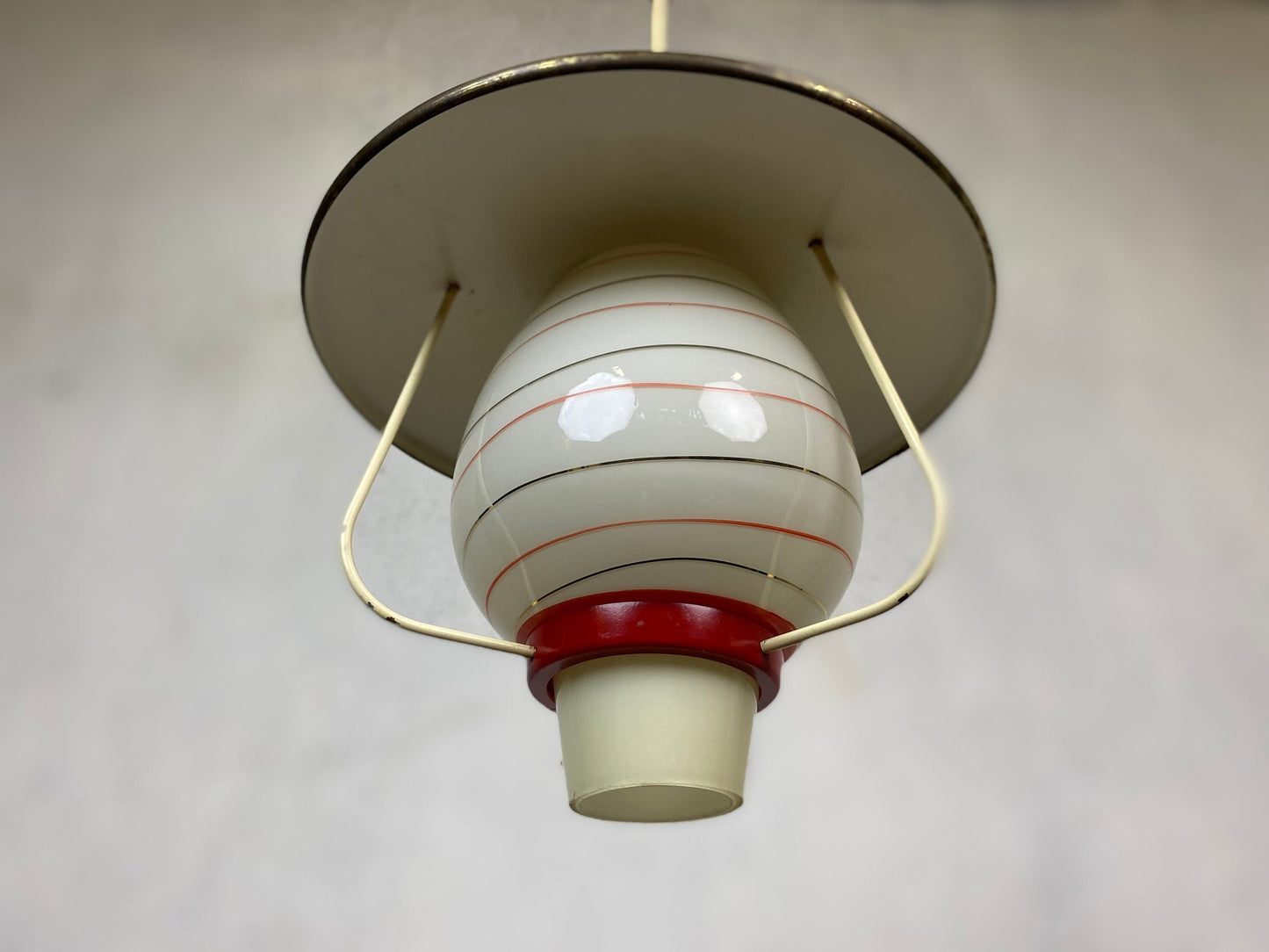 Tolle 50er Jahre Deckenlampe mit Glasschirm