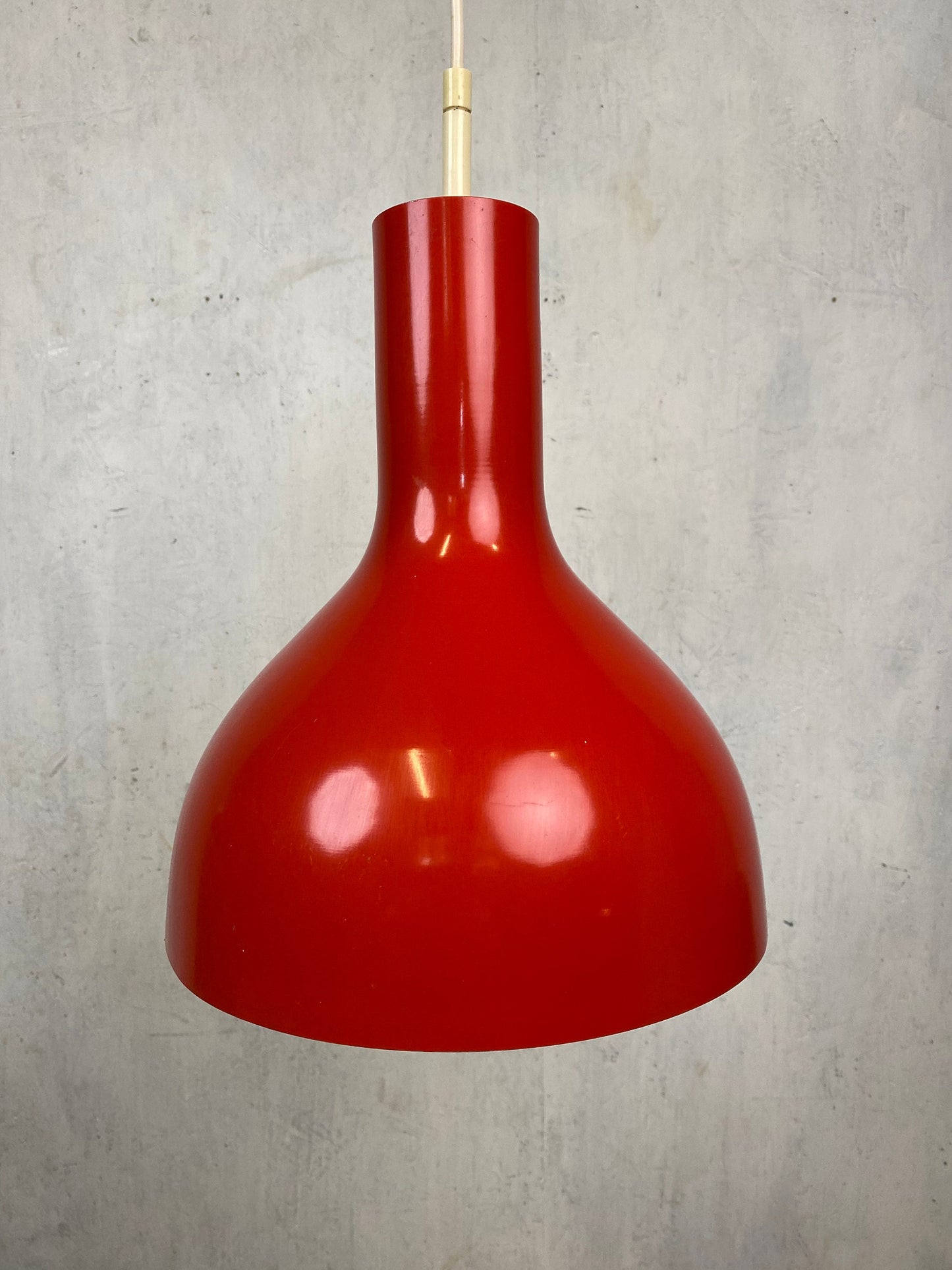 Tolle Space Age Pendelleuchte in hellem rot